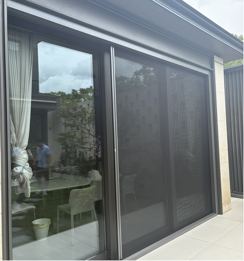 重型提升門(mén)配備韋柏D90卷軸紗門(mén)