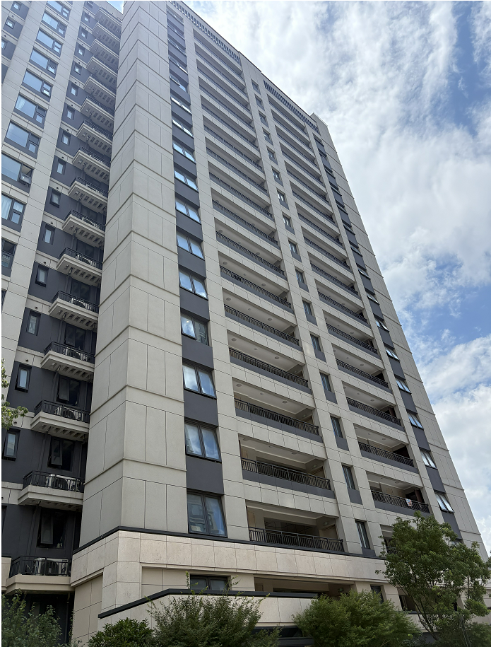 虹橋璀璨領(lǐng)峯這一高端社區(qū)的入戶(hù)標(biāo)配，F(xiàn)A45無(wú)軌鏈條卷軸紗門(mén)